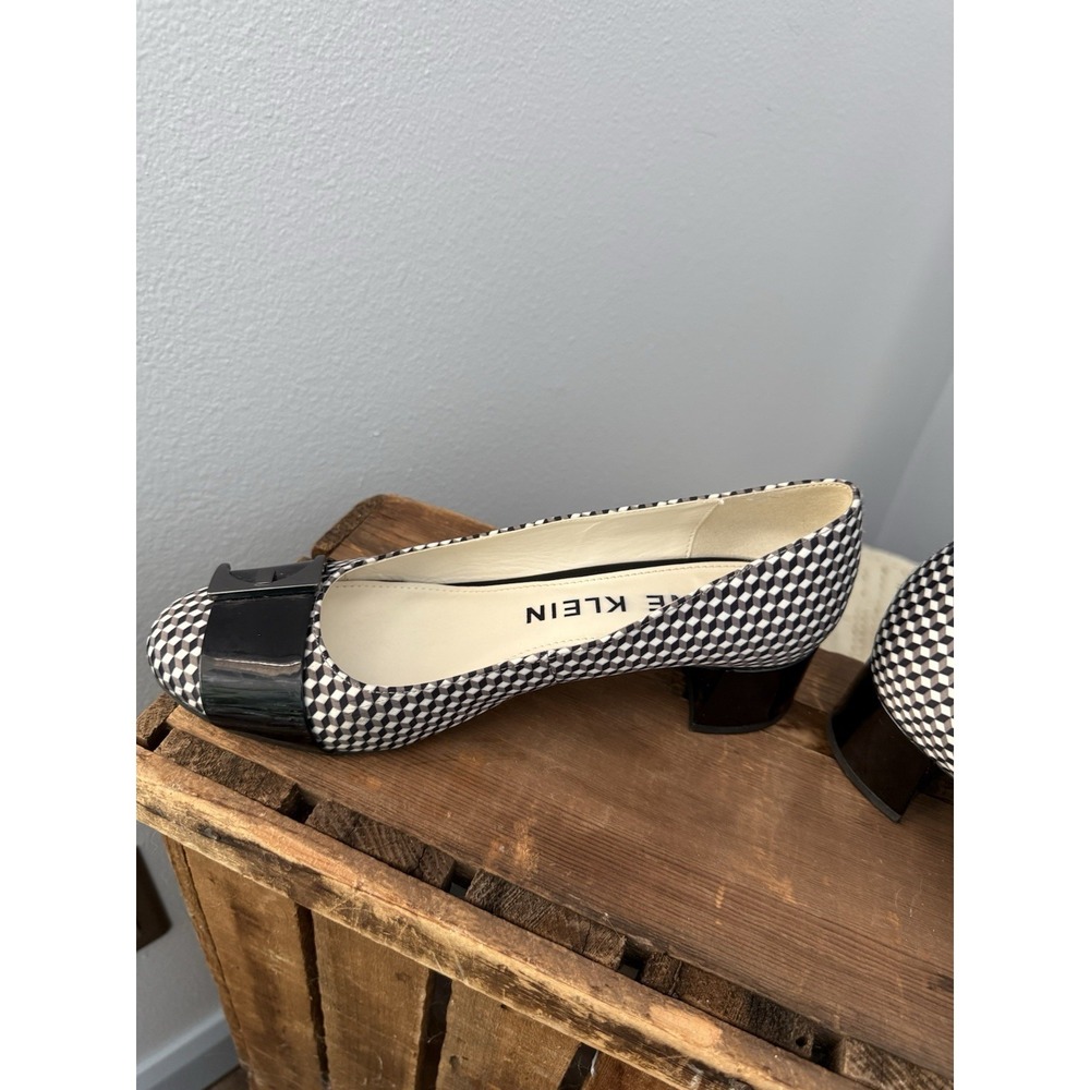 Anne Klein Houndstooth Kitten Heel Patent Leather Pump Size 7.5 Black & White - Picture 4 of 10